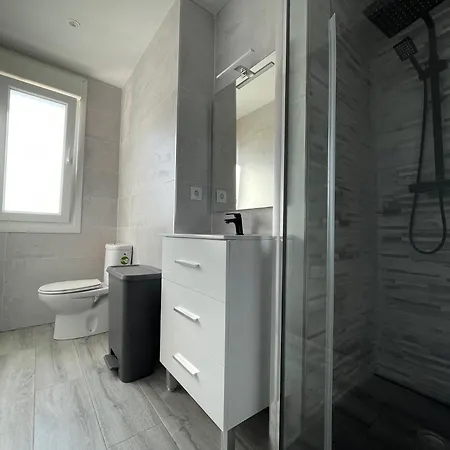 Amplio Cerca Del Centro Apartamento